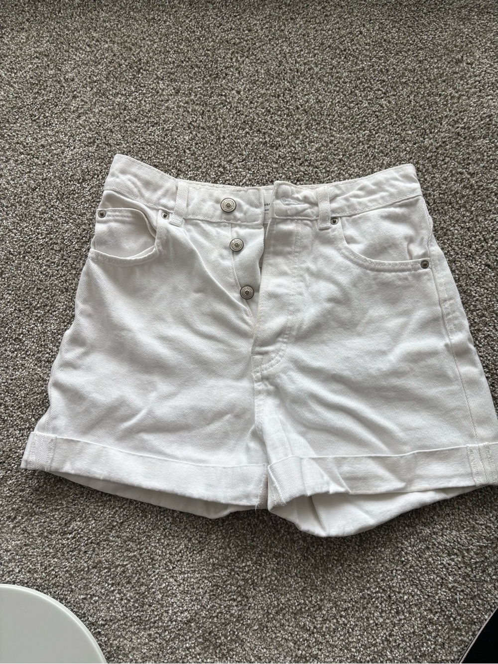 stradivarius White High-Waist Button-Front Denim Shorts